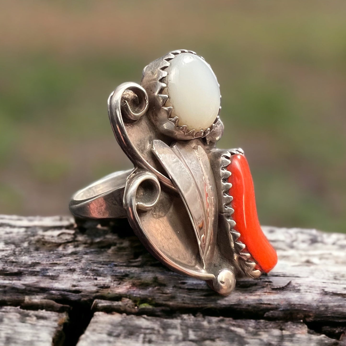 Coral and mother of pearl ring - flower style - size 5
