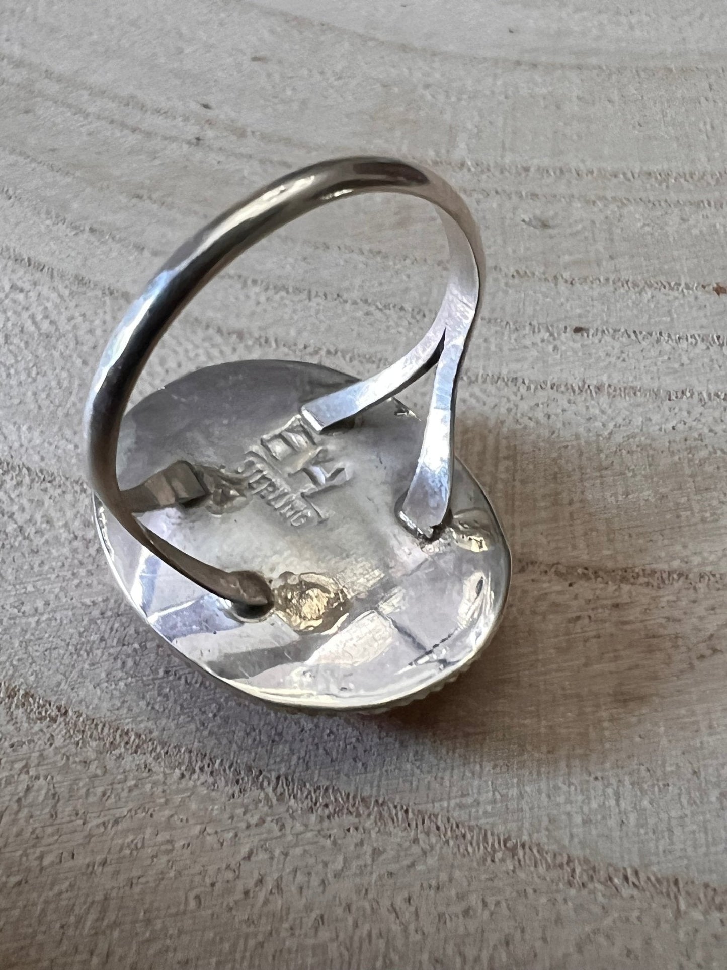Ernest Hawthorne Spiny Oyster & Sterling Silver Ring - Size 7.5